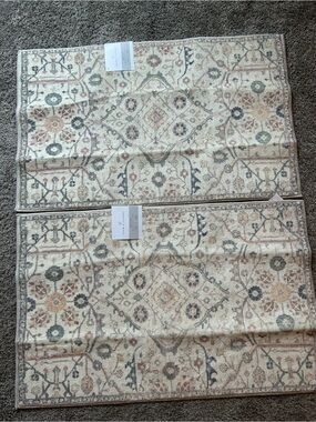 NWT Neutral Floral Medallion Bath mats - set of 2